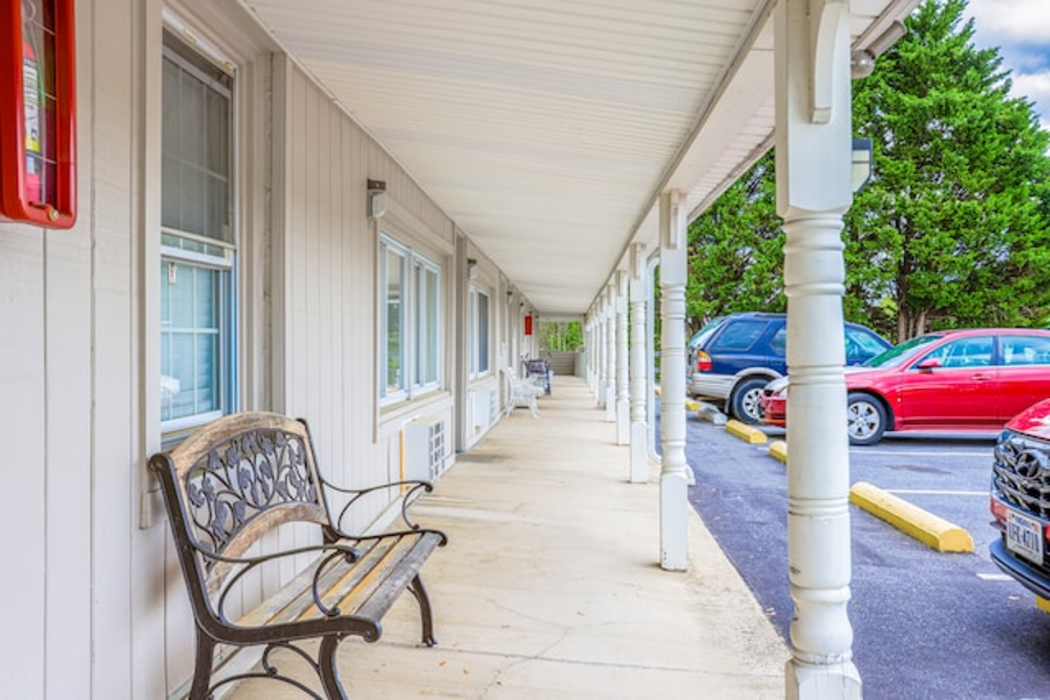 Lobby at Relax Inn By OYO Natural Bridge I-81, NATURAL BRIDGE - VA