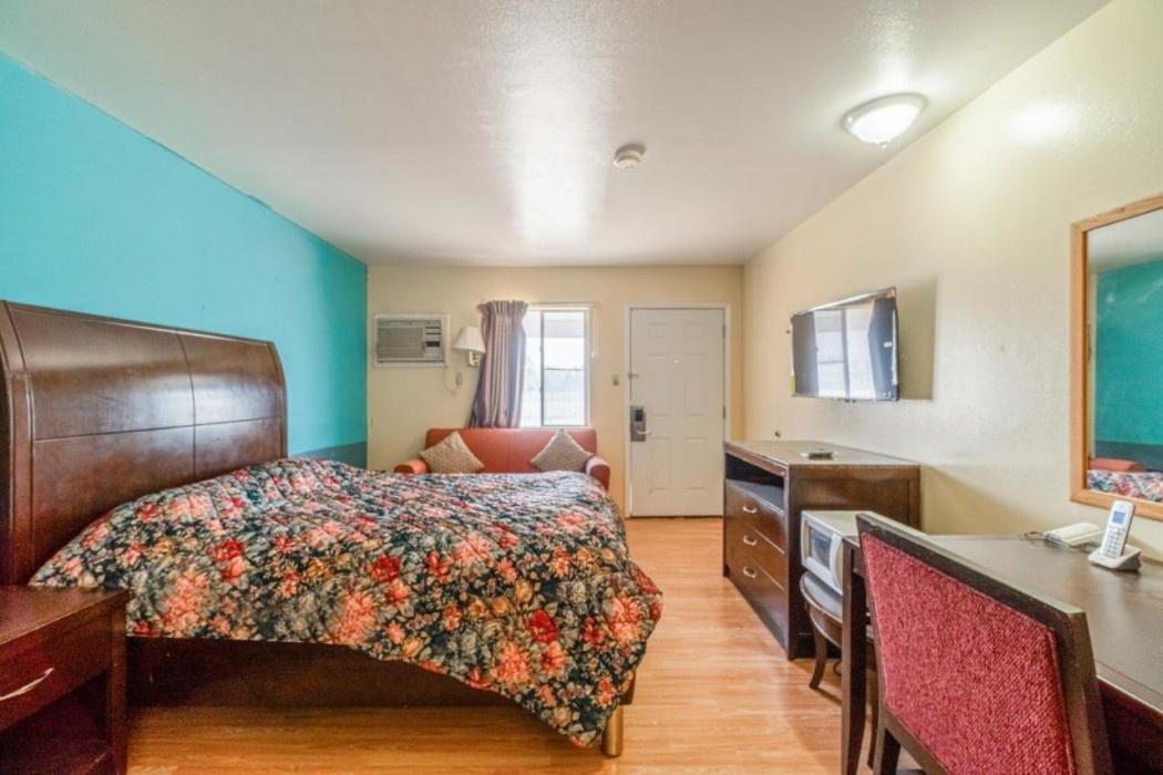 American Inn by OYO Colorado City I-20 8/34