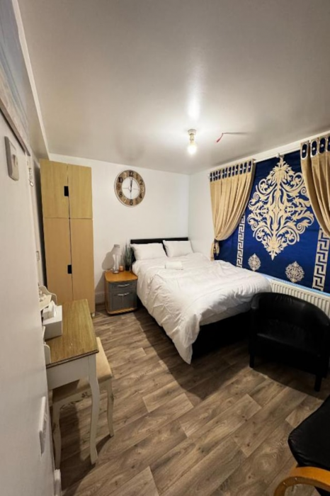 OYO Unique Guest Room 4/5