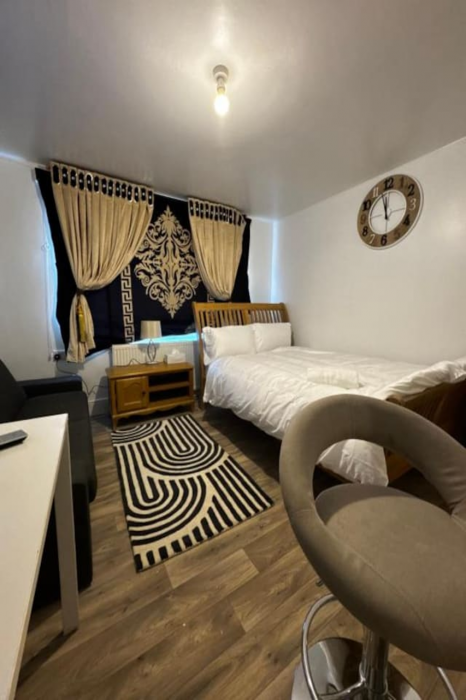 OYO Unique Guest Room 5/5