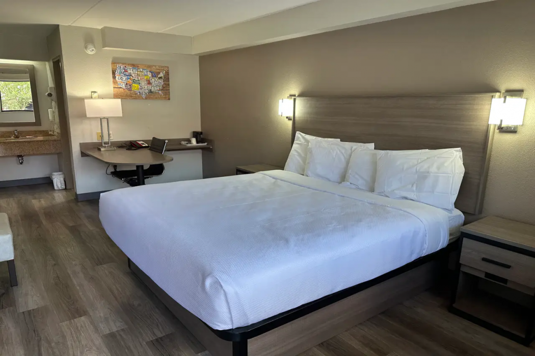 Econo Lodge Hickory 12/21