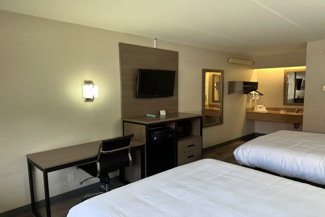 Econo Lodge Hickory 14/21