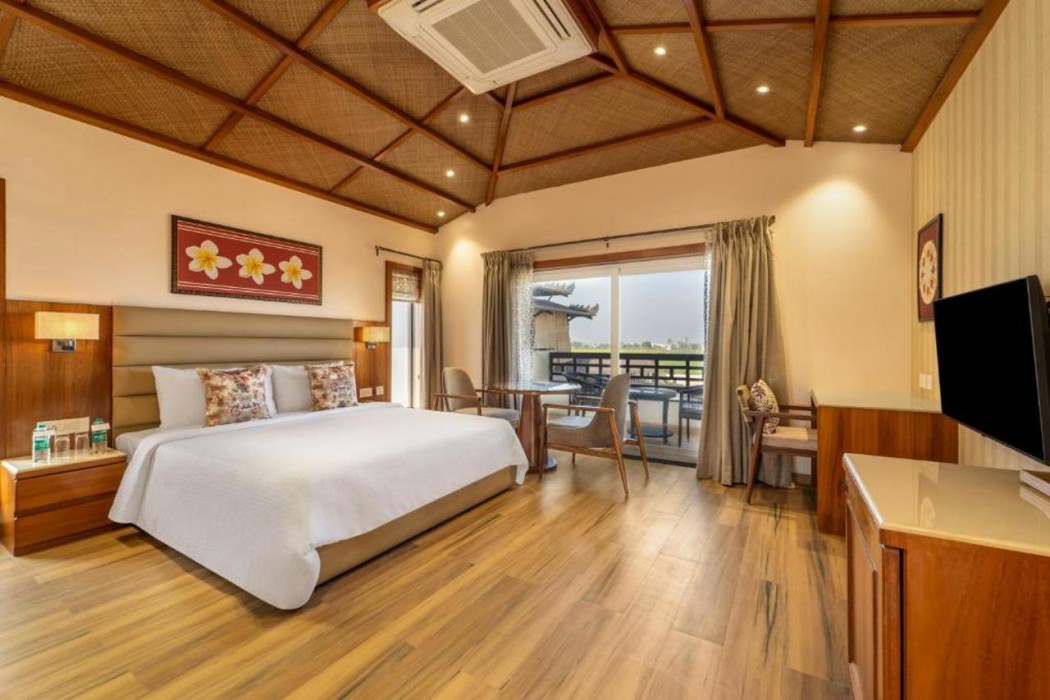 Shyama Sarovar Portico 9/64