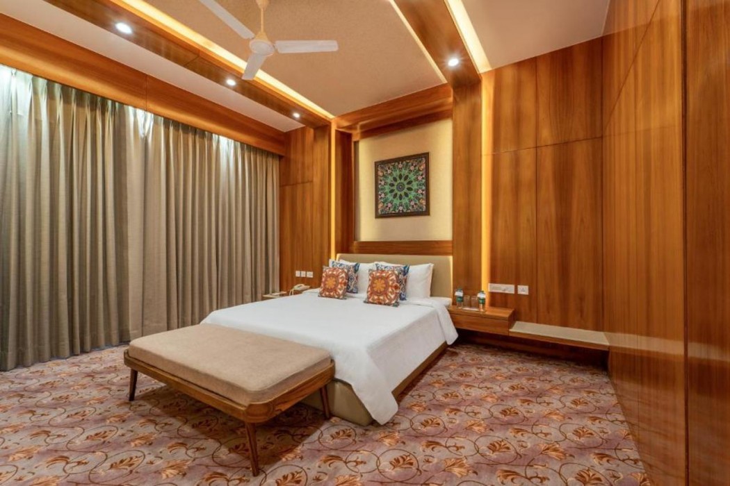 Shyama Sarovar Portico 13/64