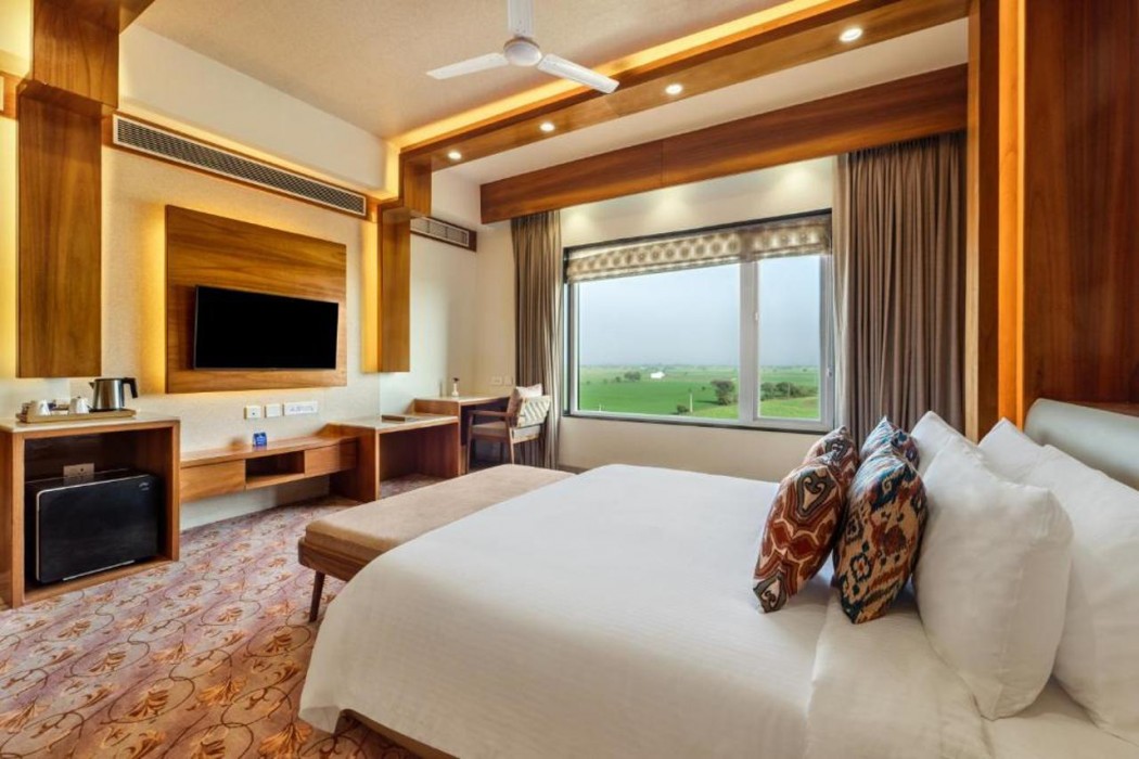 Shyama Sarovar Portico 23/64