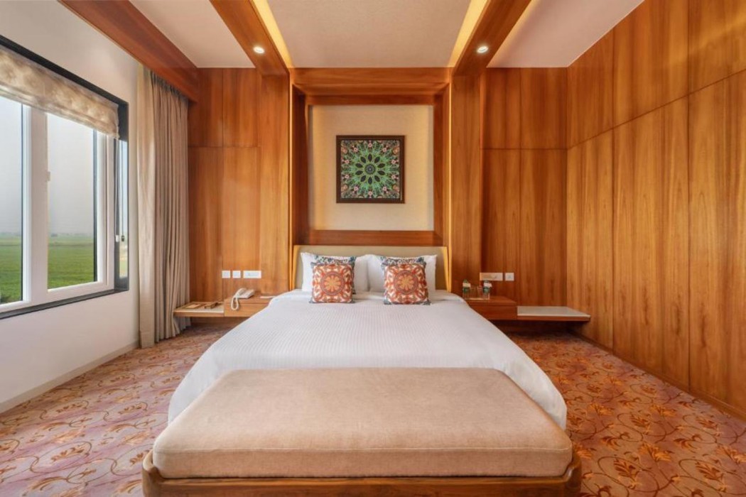 Shyama Sarovar Portico 11/64