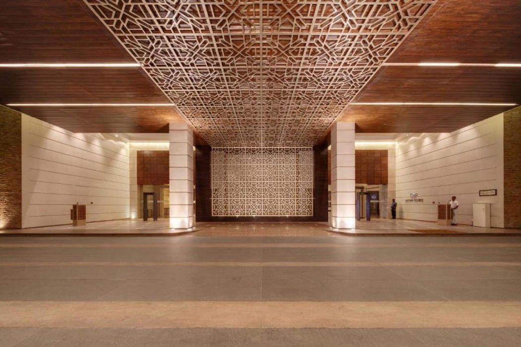 Balaji Sarovar Premiere Solapur 7/45