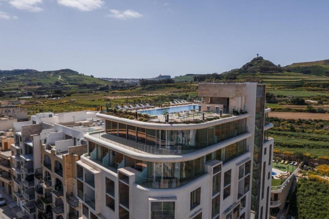 Reef Hotel & Spa 8/87