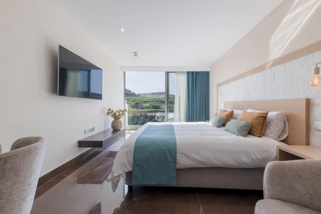 Reef Hotel & Spa 18/87