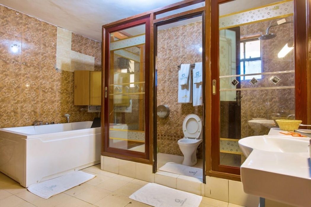 Hotel Nokras Muranga 15/55