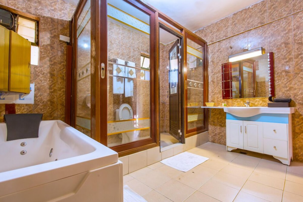 Hotel Nokras Muranga 20/55