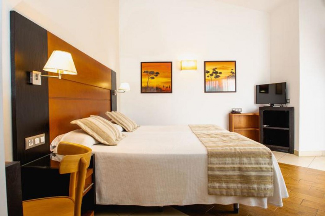 HL Miraflor Suites Hotel 11/44