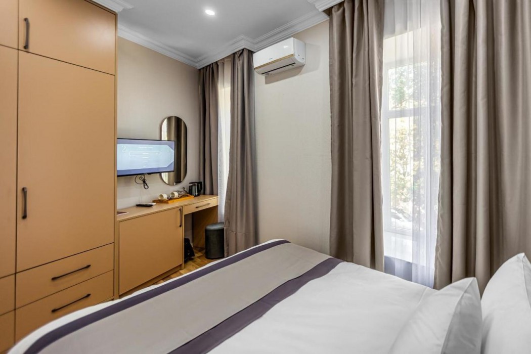 Hillside City Center Hotel 24/68