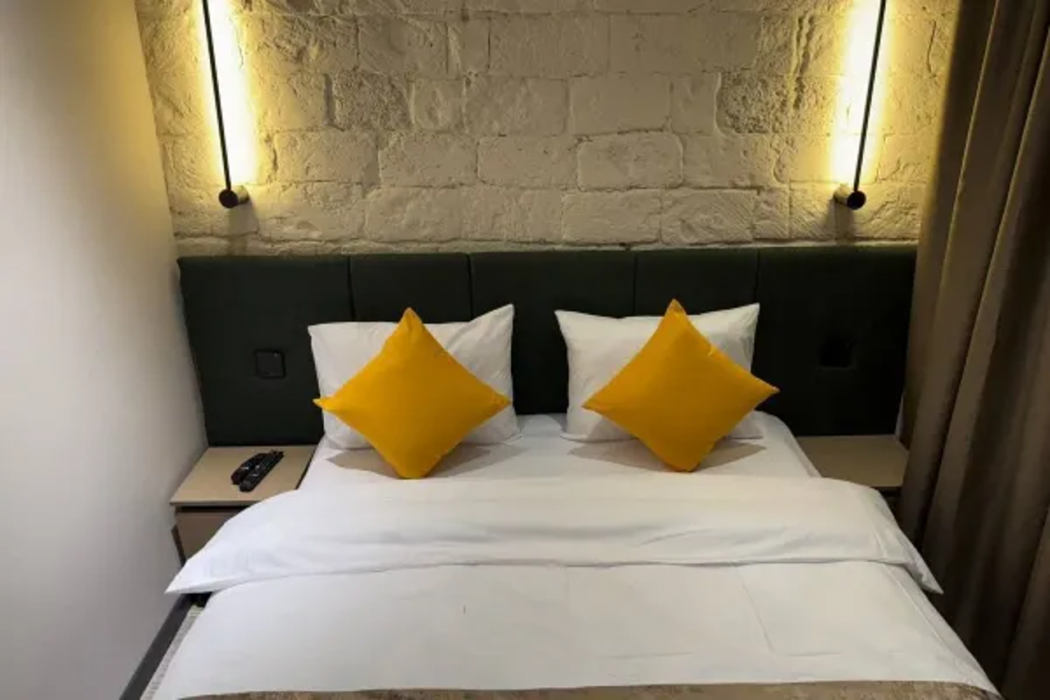 Twelve Inn Hotel 9/40