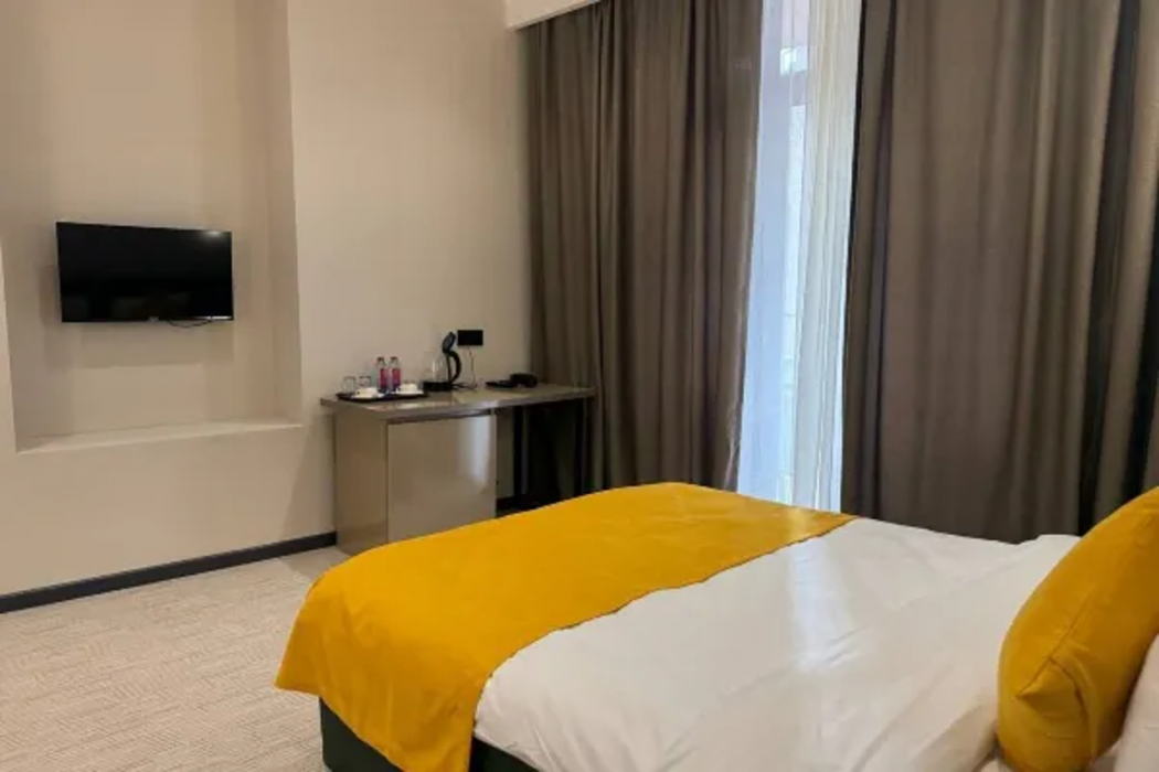 Twelve Inn Hotel 7/40