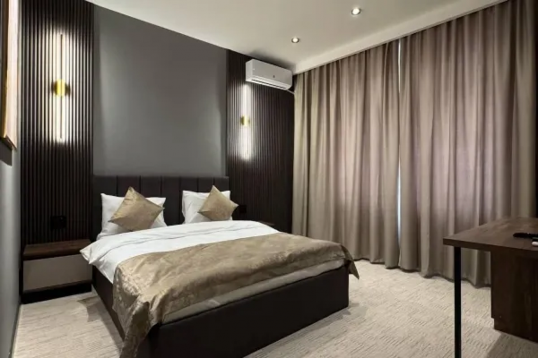 Twelve Inn Hotel 6/40