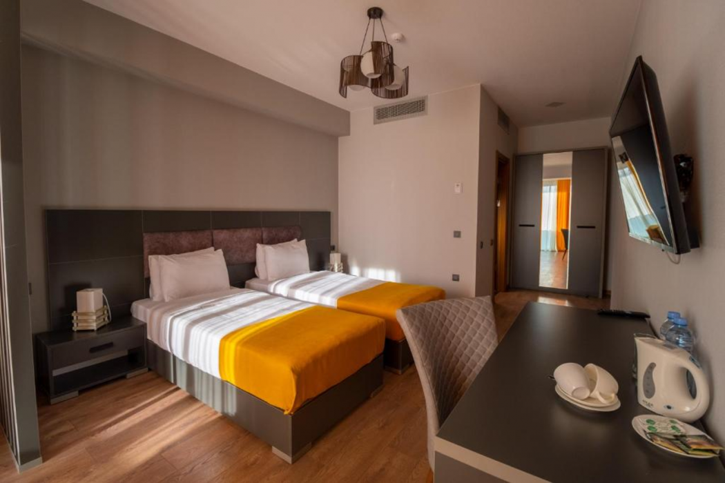 Jazz Hotel 4/42