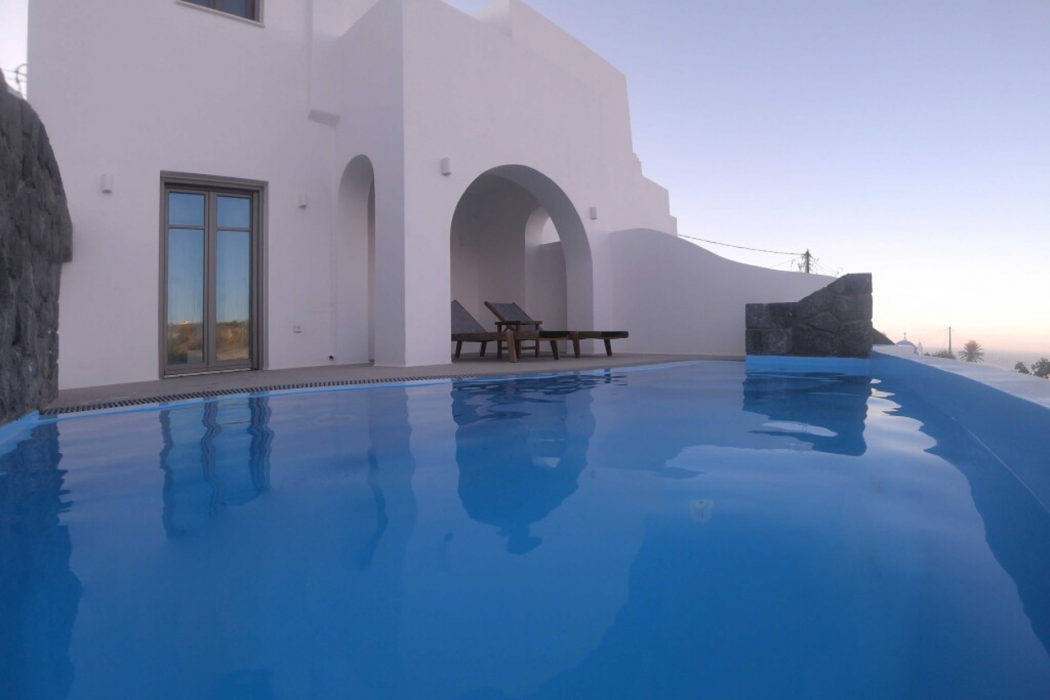Amphitrite Suites Santorini 44/68