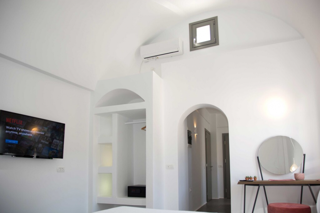 Amphitrite Suites Santorini 33/68
