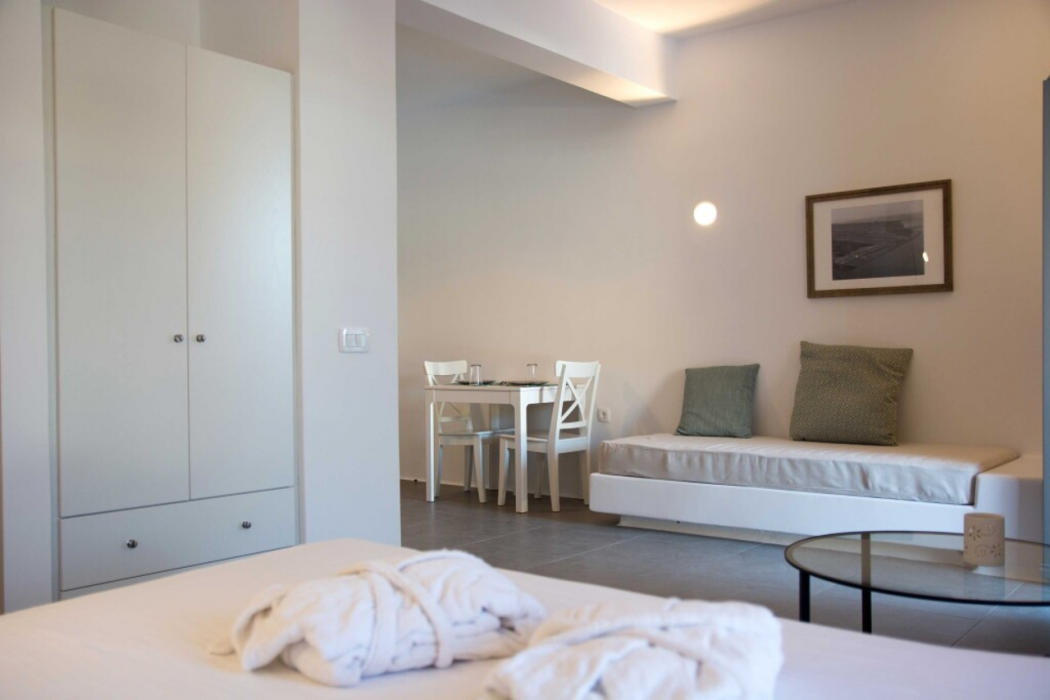 Amphitrite Suites Santorini 12/68