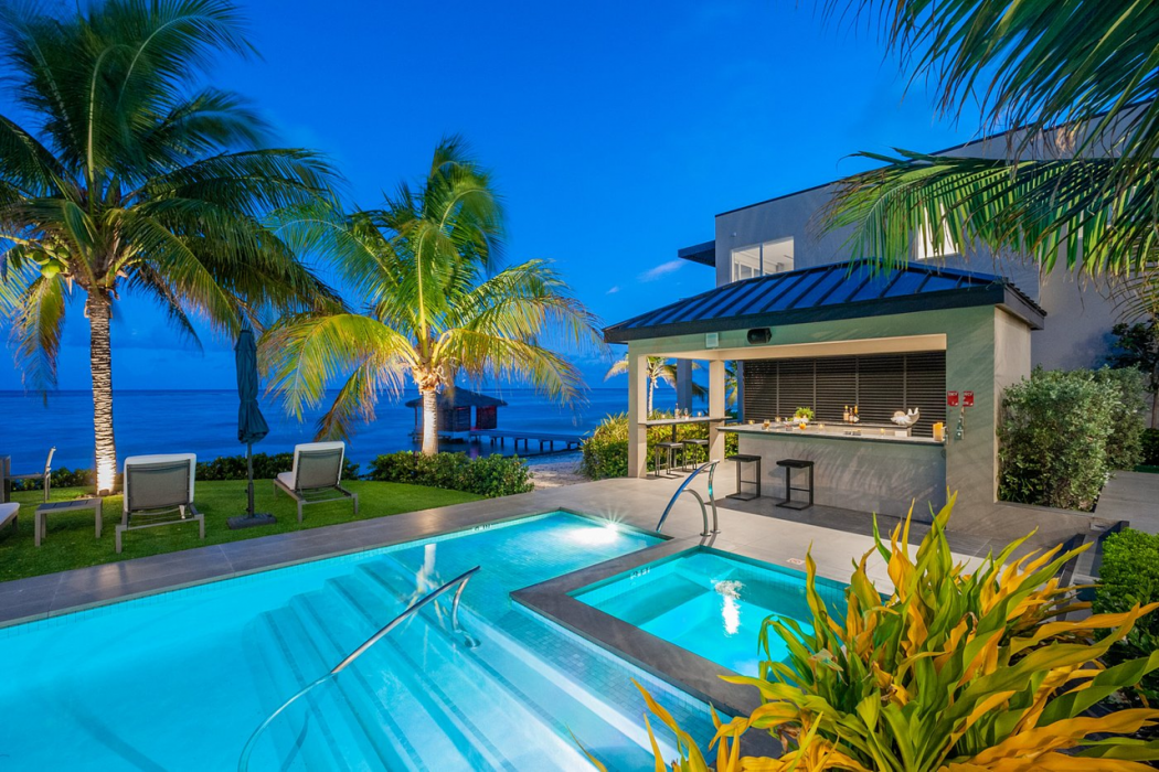 Black Urchin Boutique Resort 35/65