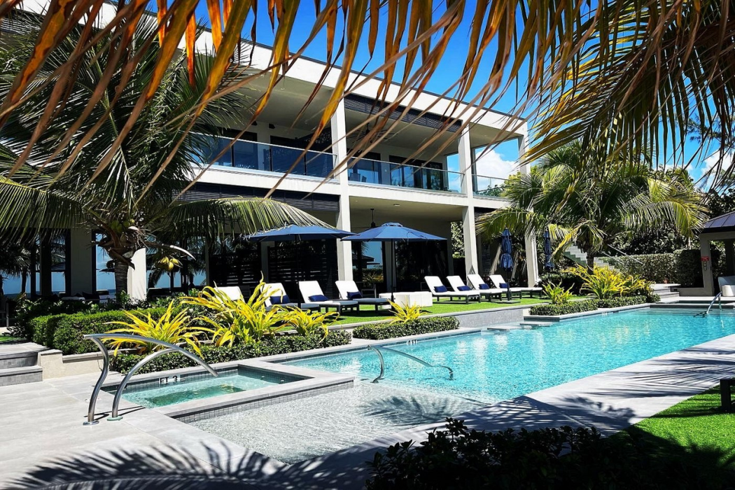 Black Urchin Boutique Resort 37/65