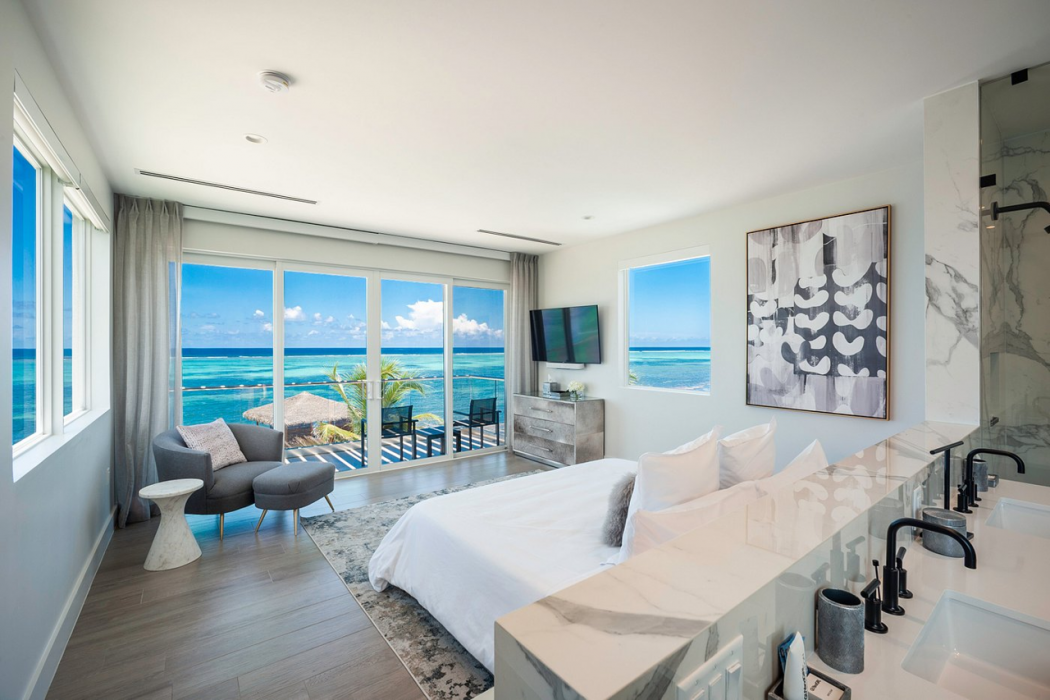 Black Urchin Boutique Resort 12/65