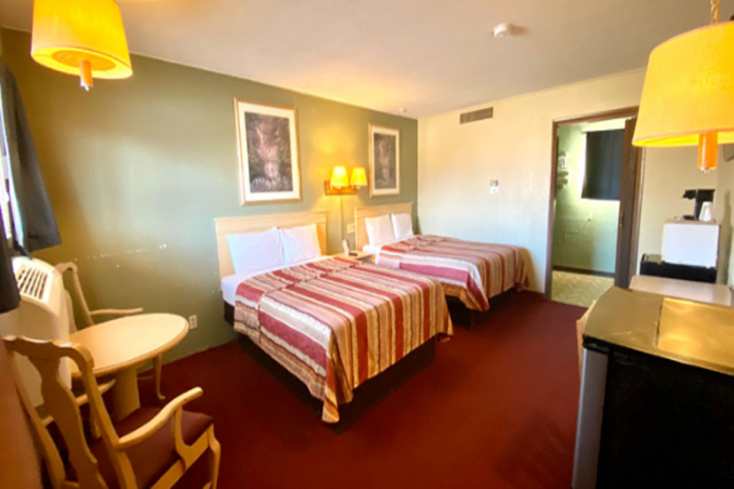 Hotel O Hillcrest Norton KS Hwy 36 11/43