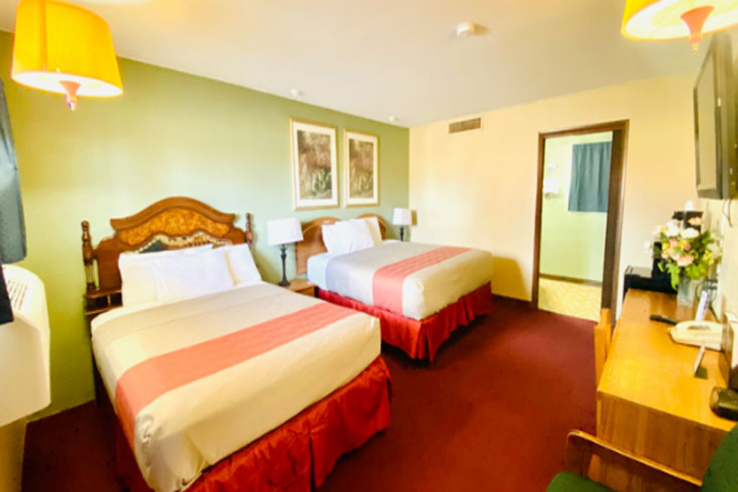 Hotel O Hillcrest Norton KS Hwy 36 9/43