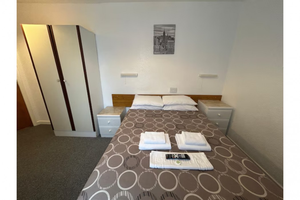 RideSide Hotel, next to Pleasure Beach Blackpool 13/65
