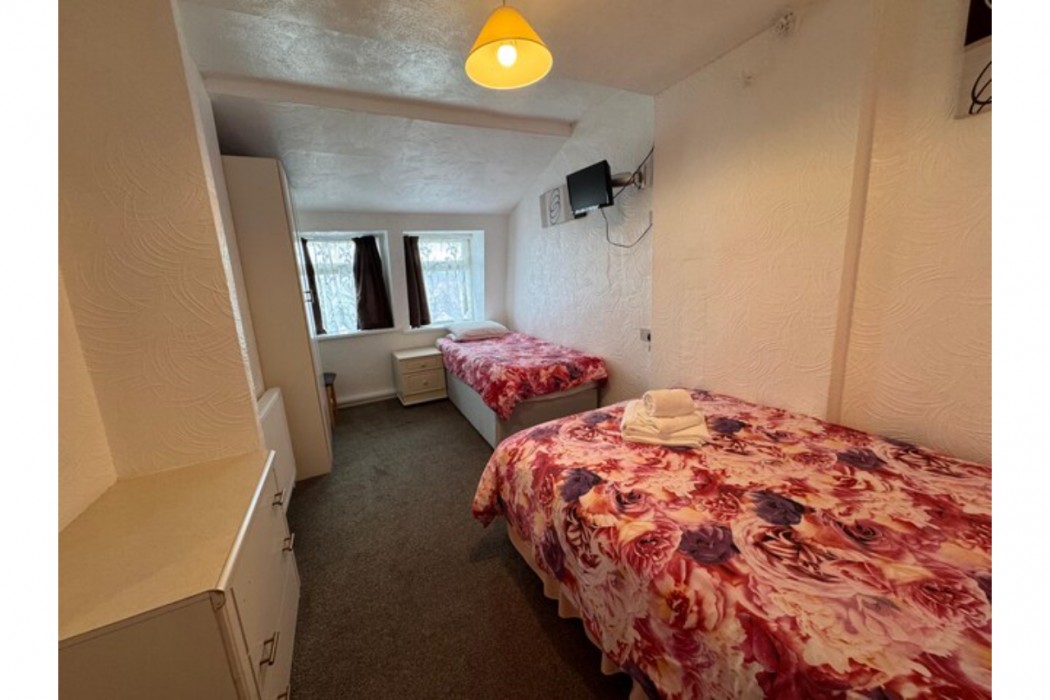 RideSide Hotel, next to Pleasure Beach Blackpool 18/65