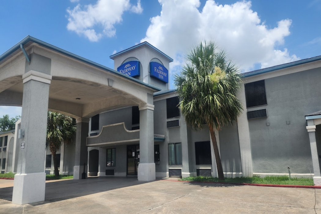 Capital O Fairway Inn - Baytown La Porte TX image