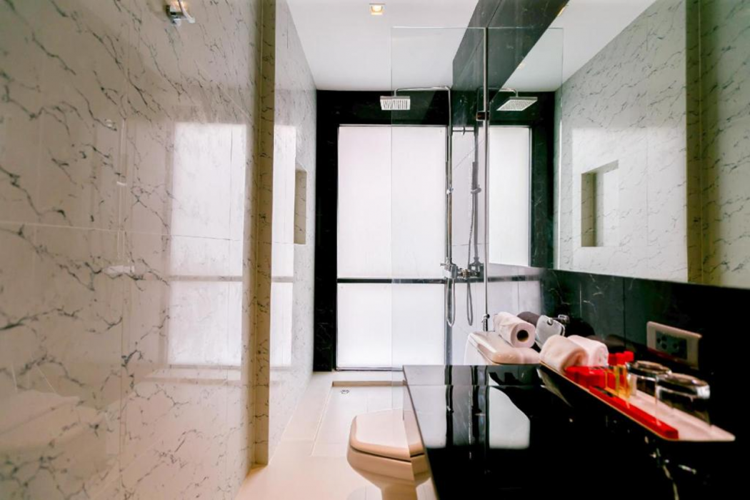 Uno Express Asoke Sukhumvit Bangkok 24/67