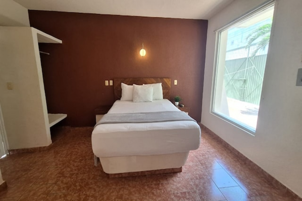 OYO Hotel Rolovi Cancun 12/60