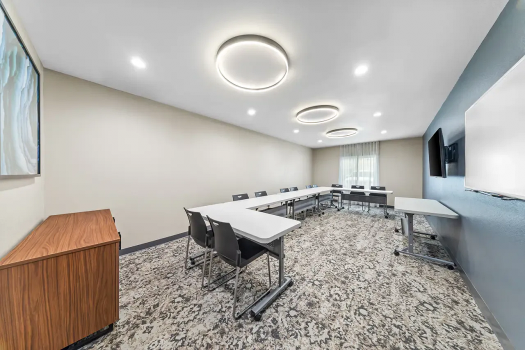 Everhome Suites Ontario Airport 21/39