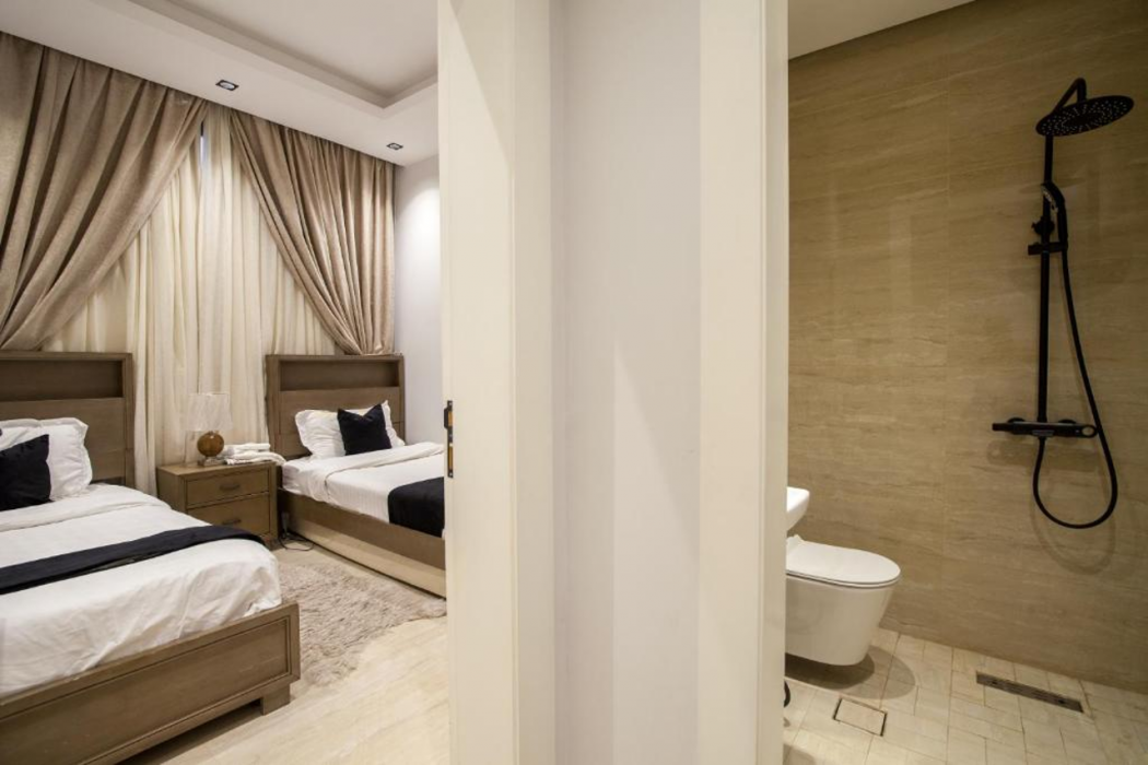Luxurious two-bedroom apartment compound Al Malqa district photo5