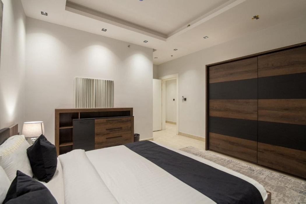 Luxurious two-bedroom apartment compound Al Malqa district photo4