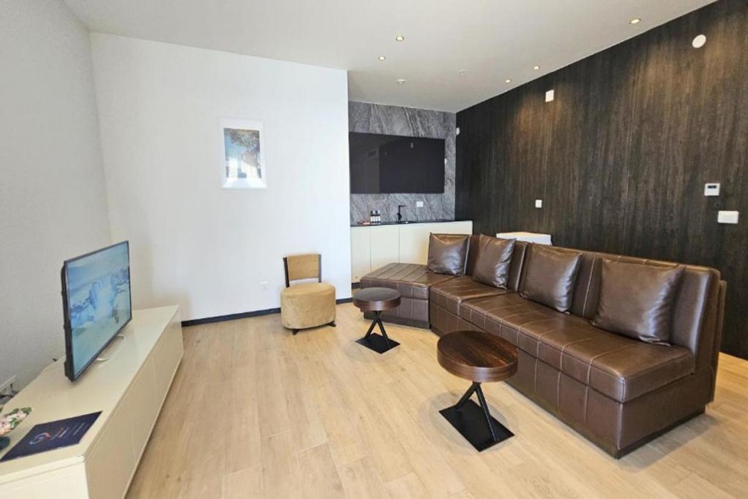 Royalis Suites 17/32