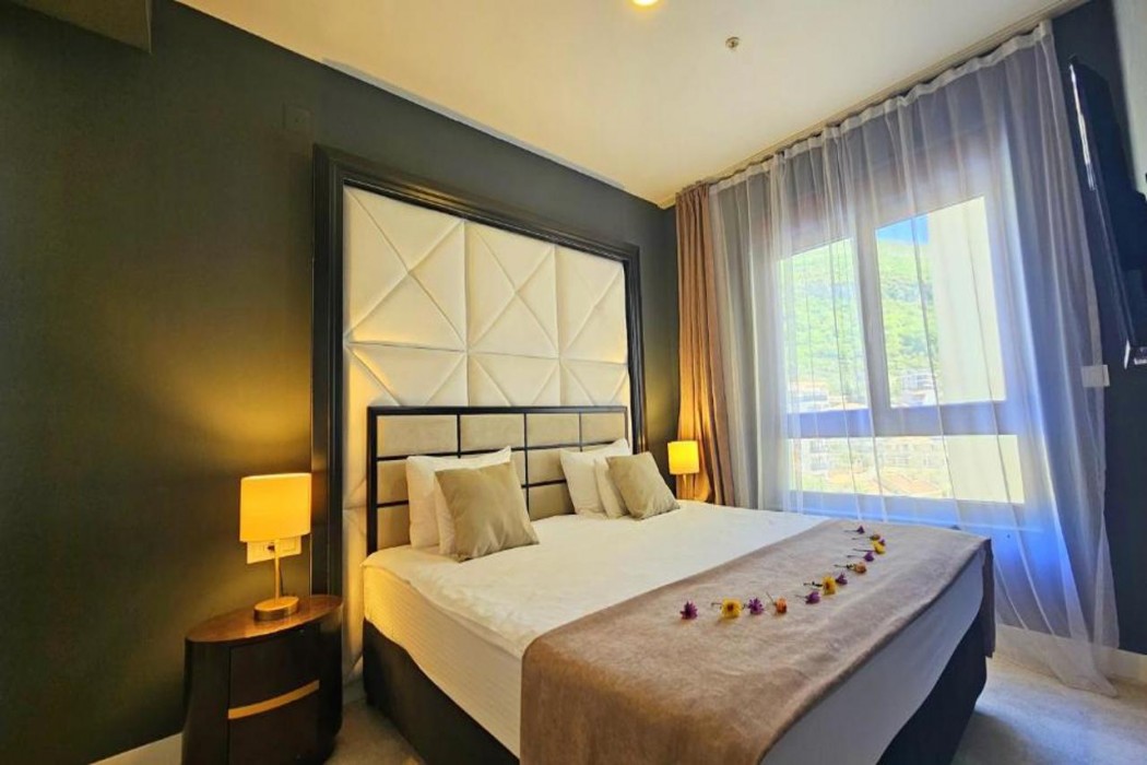Royalis Suites 8/32