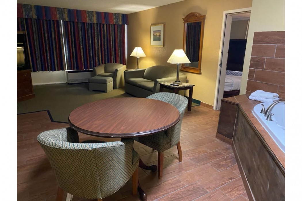 Super 8 by Wyndham Fort Wayne 14/58