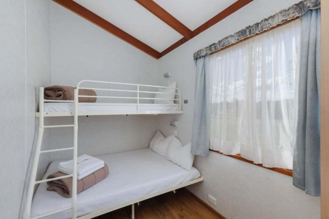 Room at Reflections Holiday Parks Lake Burrendong, Mumbil