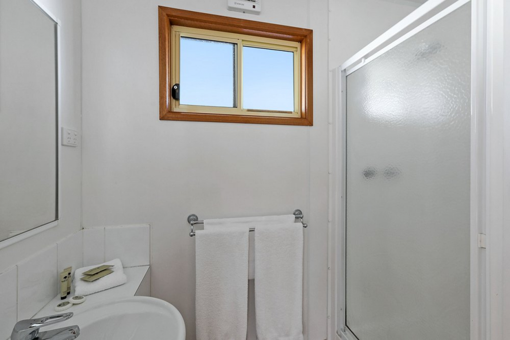 Room at Reflections Holiday Parks Mookerawa Waters, Mookerawa