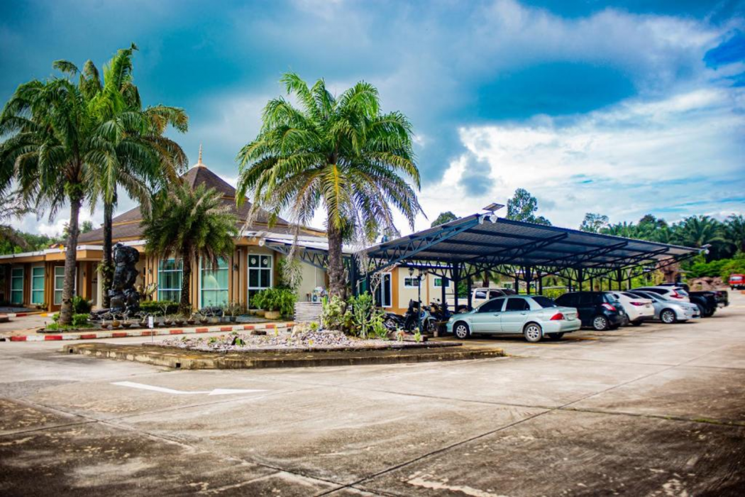 Saline Hot Spring Resort in KHLONG THOM