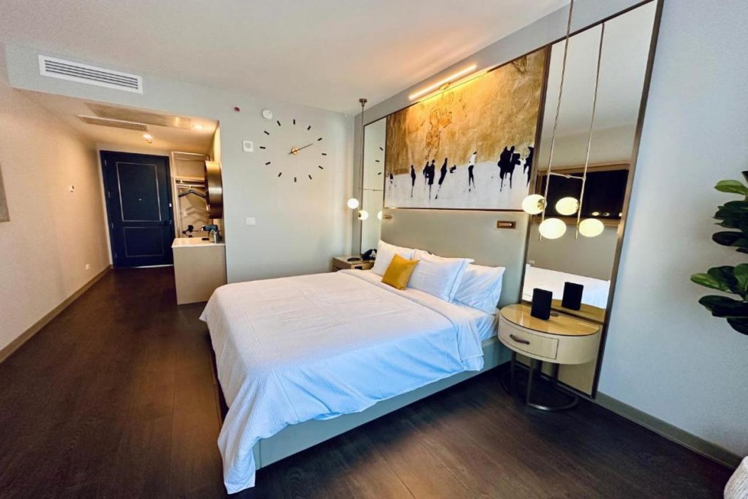 Chez Hotel Arlington Heights 7/28