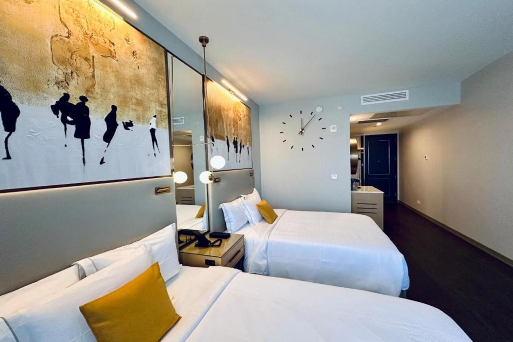 Chez Hotel Arlington Heights 6/28