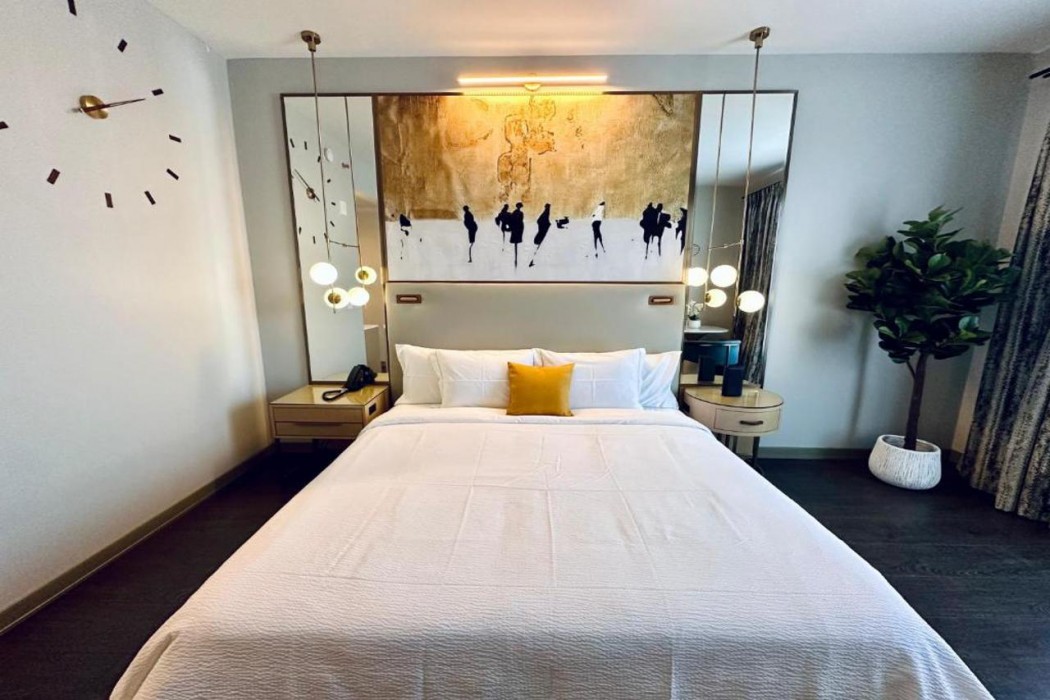 Chez Hotel Arlington Heights 8/28