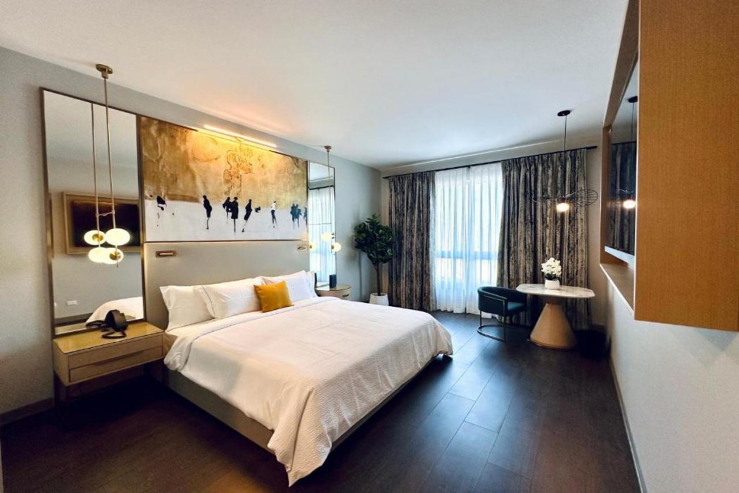 Chez Hotel Arlington Heights 4/28