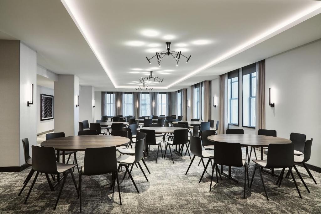 AC Hotel by Marriott Kansas City Downtown 8/17