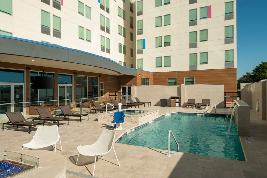 Aloft DFW Airport North 25/44