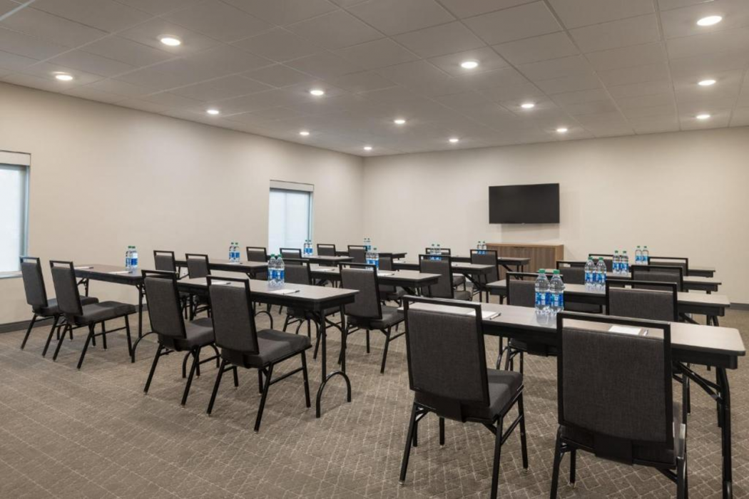 Holiday Inn Express and Suites Linden by IHG 22/55